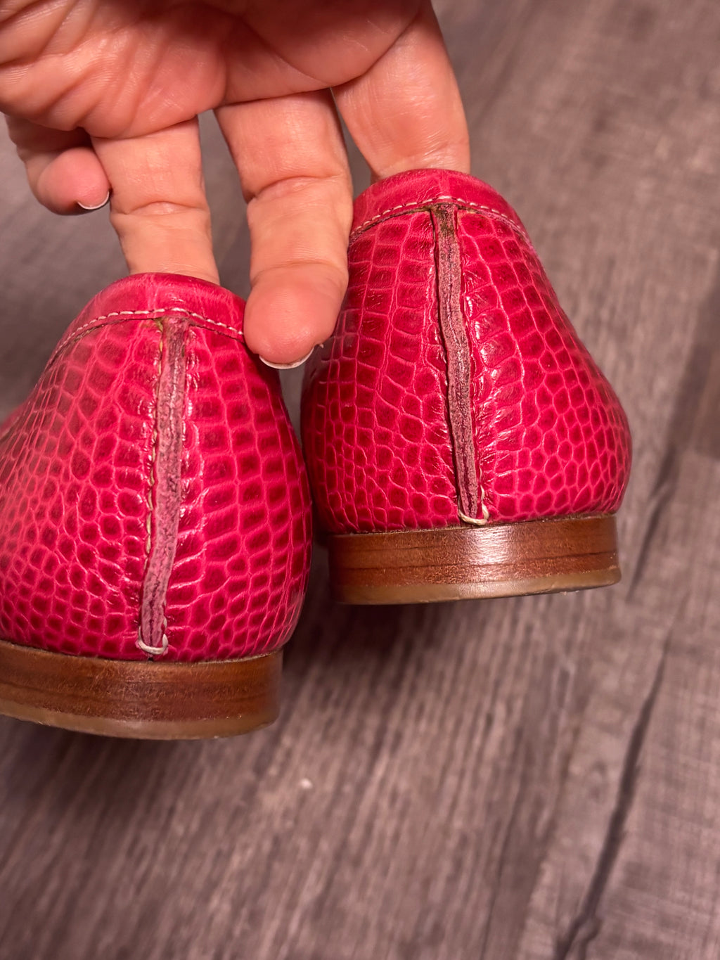 Cole Haan 7.5B Pink Croc Embossed Leather Buckle Loafers EUC orange genuine slip