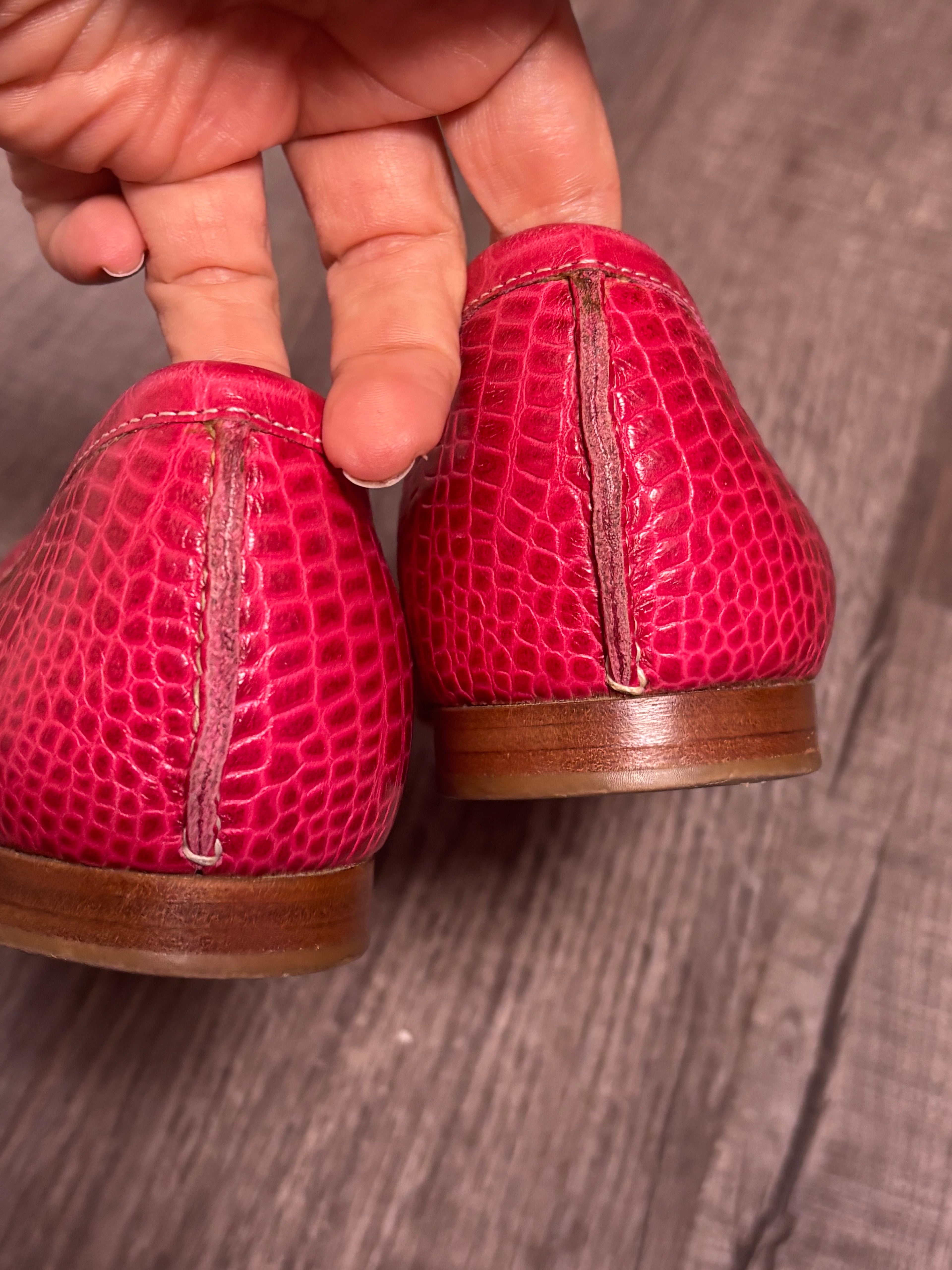 Cole Haan 7.5B Pink Croc Embossed Leather Buckle Loafers EUC orange genuine slip