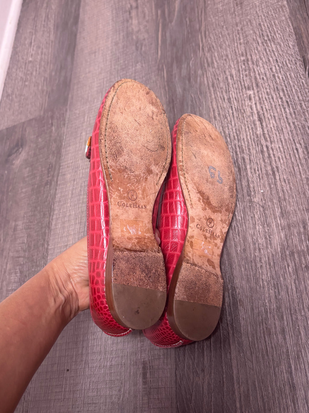 Cole Haan 7.5B Pink Croc Embossed Leather Buckle Loafers EUC orange genuine slip